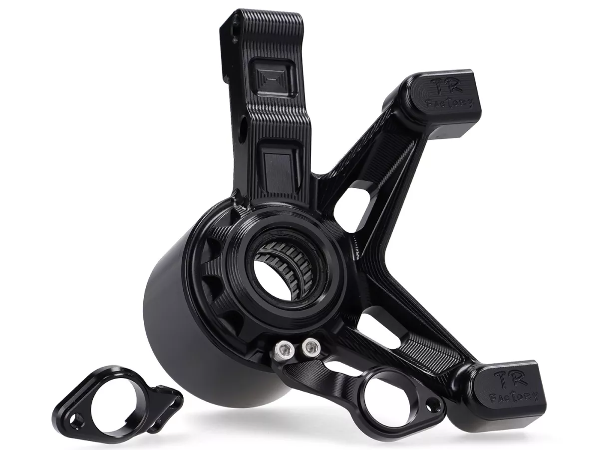 Supporto pinza freno anteriore TR Factory 100mm, nero per Vespa Primavera, Sprint 125-150cc, GTS 125-300cm (2017-2022), GTV300-310cc