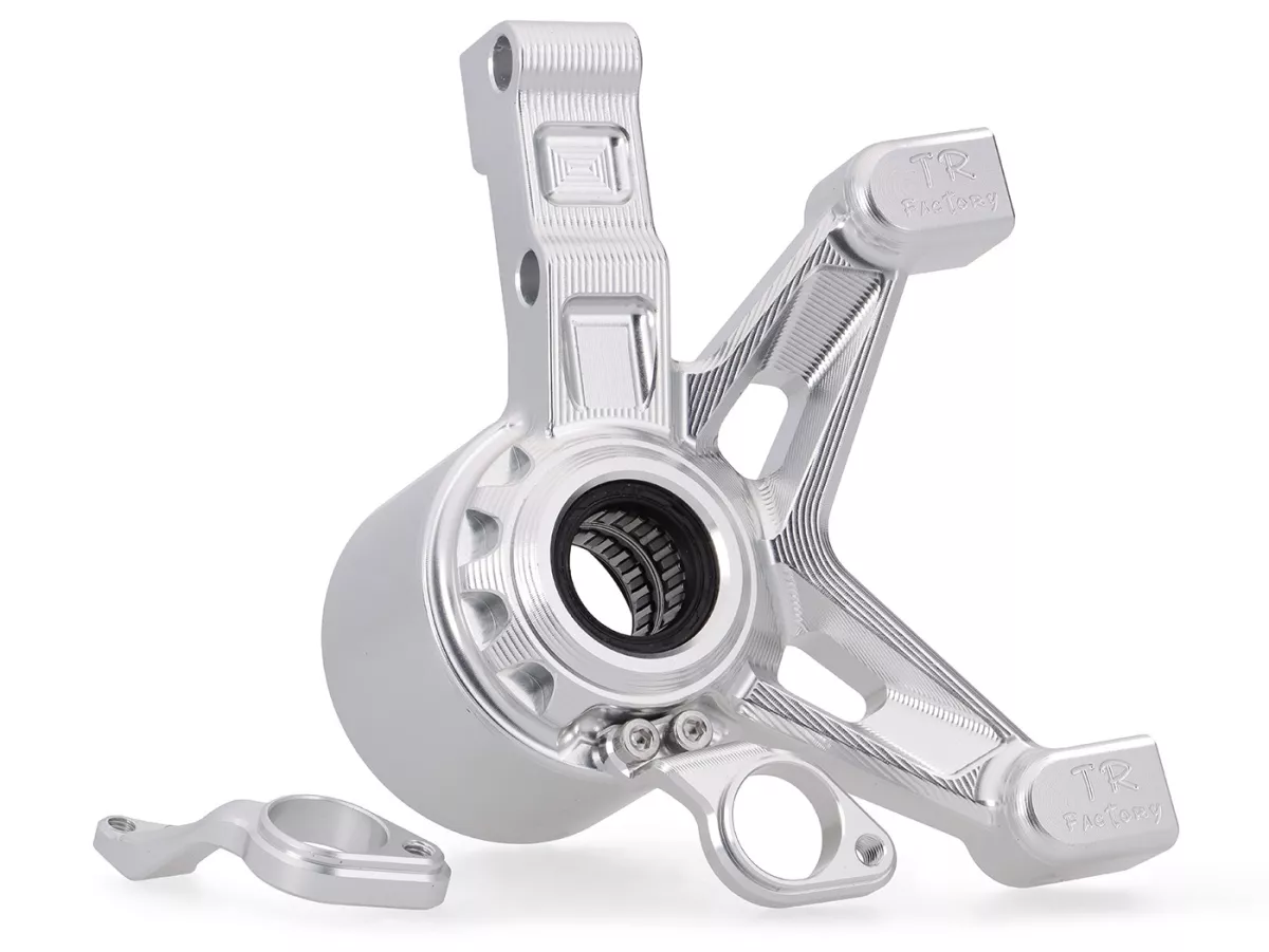 Supporto pinza freno anteriore TR Factory 100mm, argento per Vespa Primavera, Sprint 125-150cc, GTS 125-300cm (2017-2022), GTV300-310cc