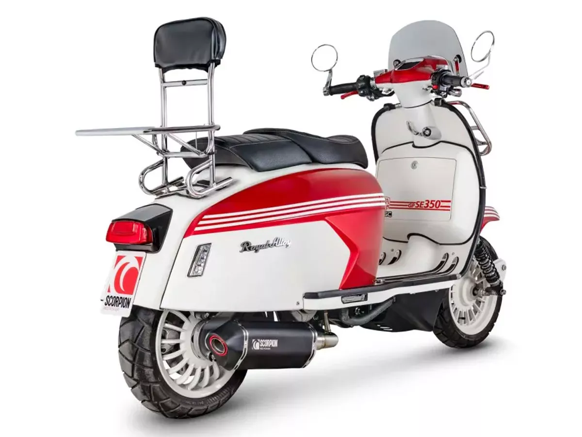 Scarico SCORPION Serket Parallel, con rivestimento nero per Royal Alloy GP 350, TG 350 (Euro 5+)