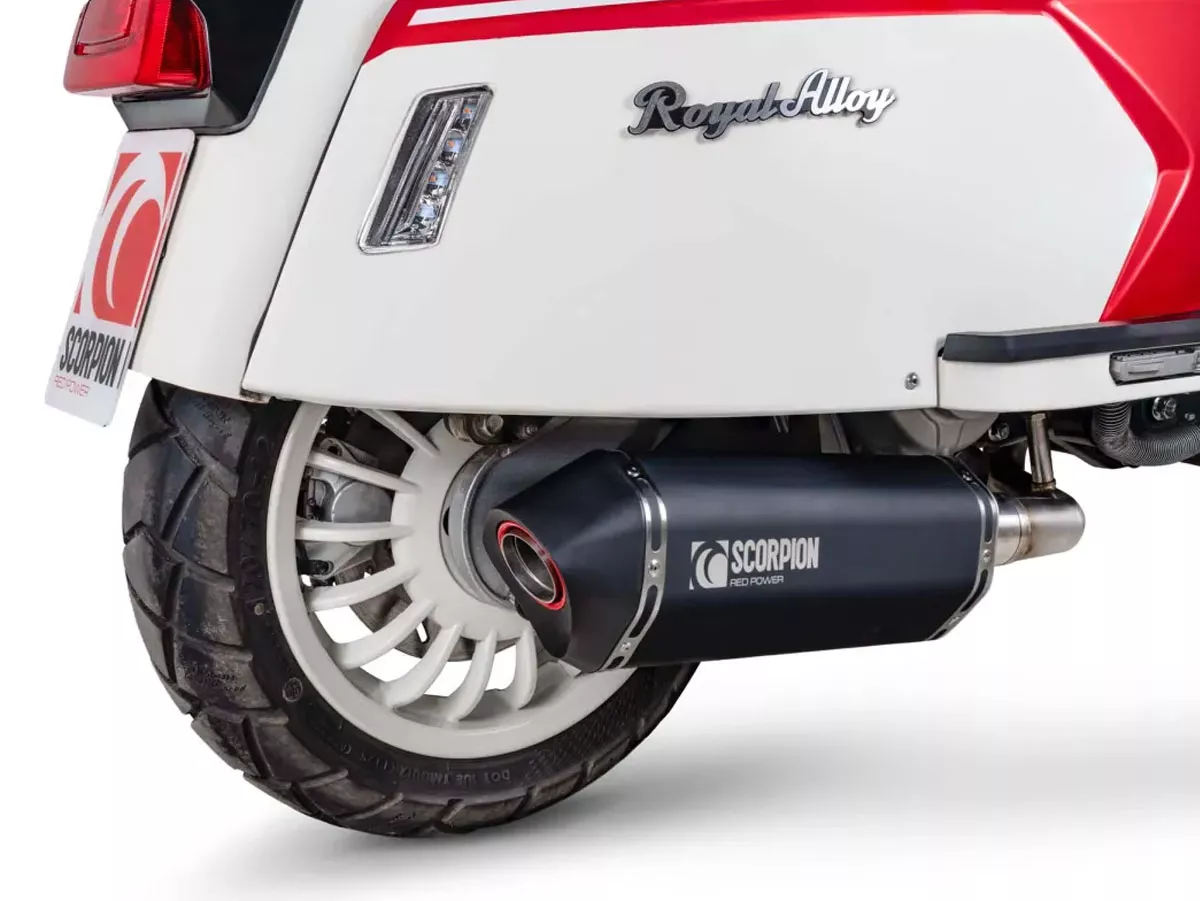 Scarico SCORPION Serket Parallel, con rivestimento nero per Royal Alloy GP 350, TG 350 (Euro 5+)