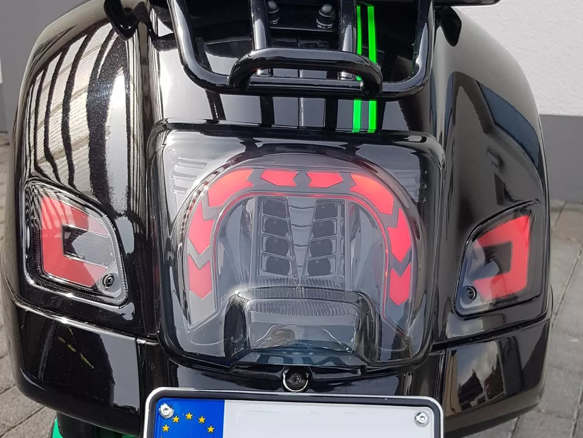 Set indicatori di direzione posteriori -POWER 1 LED (dal 2014) con luce di posizione (E-mark)- Vespa GT, GTL, GTV, GTS 125-300 - fumé