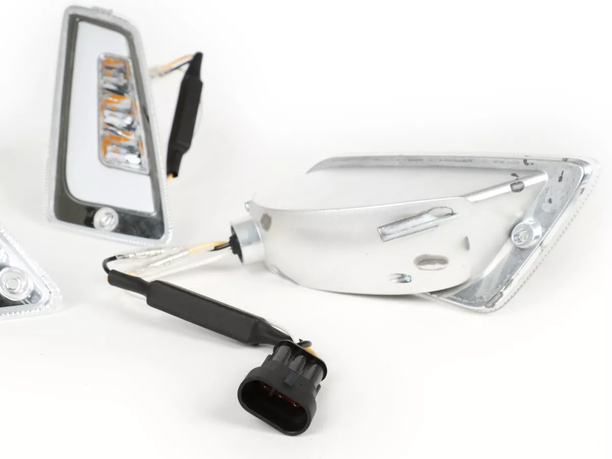 Set indikator depan + belakang -POWER 1 LED (dari tahun 2014) Lampu penerangan siang hari depan + lampu posisi belakang (E-mark) - Vespa GT, GTL, GTV, GTS 125-300 - putih