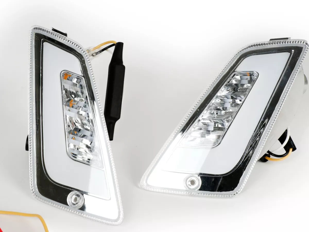 Set indikator depan + belakang -POWER 1 LED (dari tahun 2014) Lampu penerangan siang hari depan + lampu posisi belakang (E-mark) - Vespa GT, GTL, GTV, GTS 125-300 - putih
