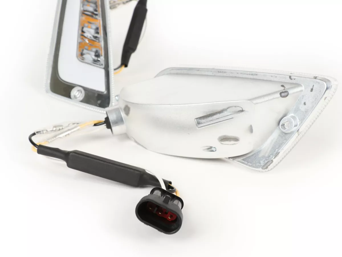 Set indicatori di direzione anteriori -POWER 1 LED (fino al 2014) luce di marcia diurna (E-mark)- Vespa GT, GTL, GTV, GTS 125-300 - bianco