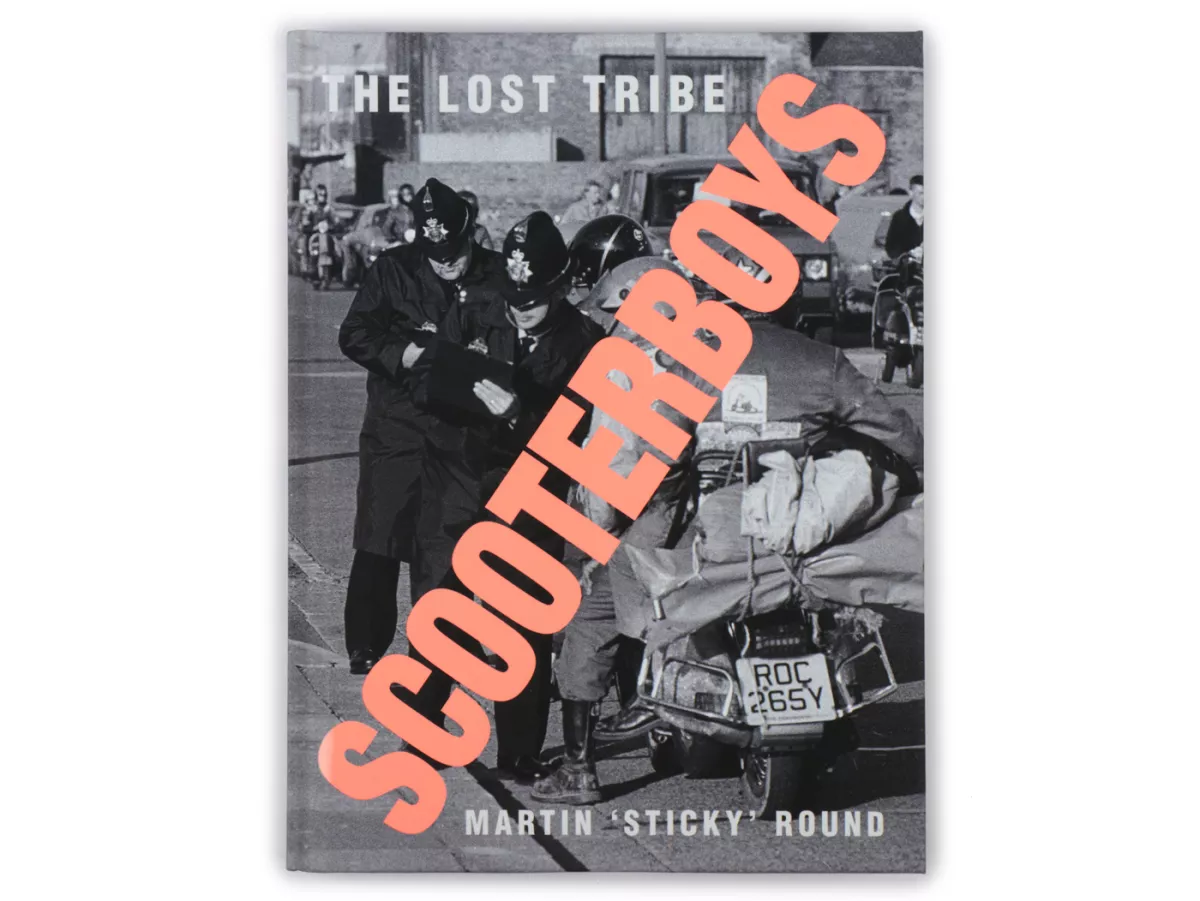 Boek -SCOOTERBOYS de verloren stam- door Martin 'Sticky' Round - 192 pagina's hardcover