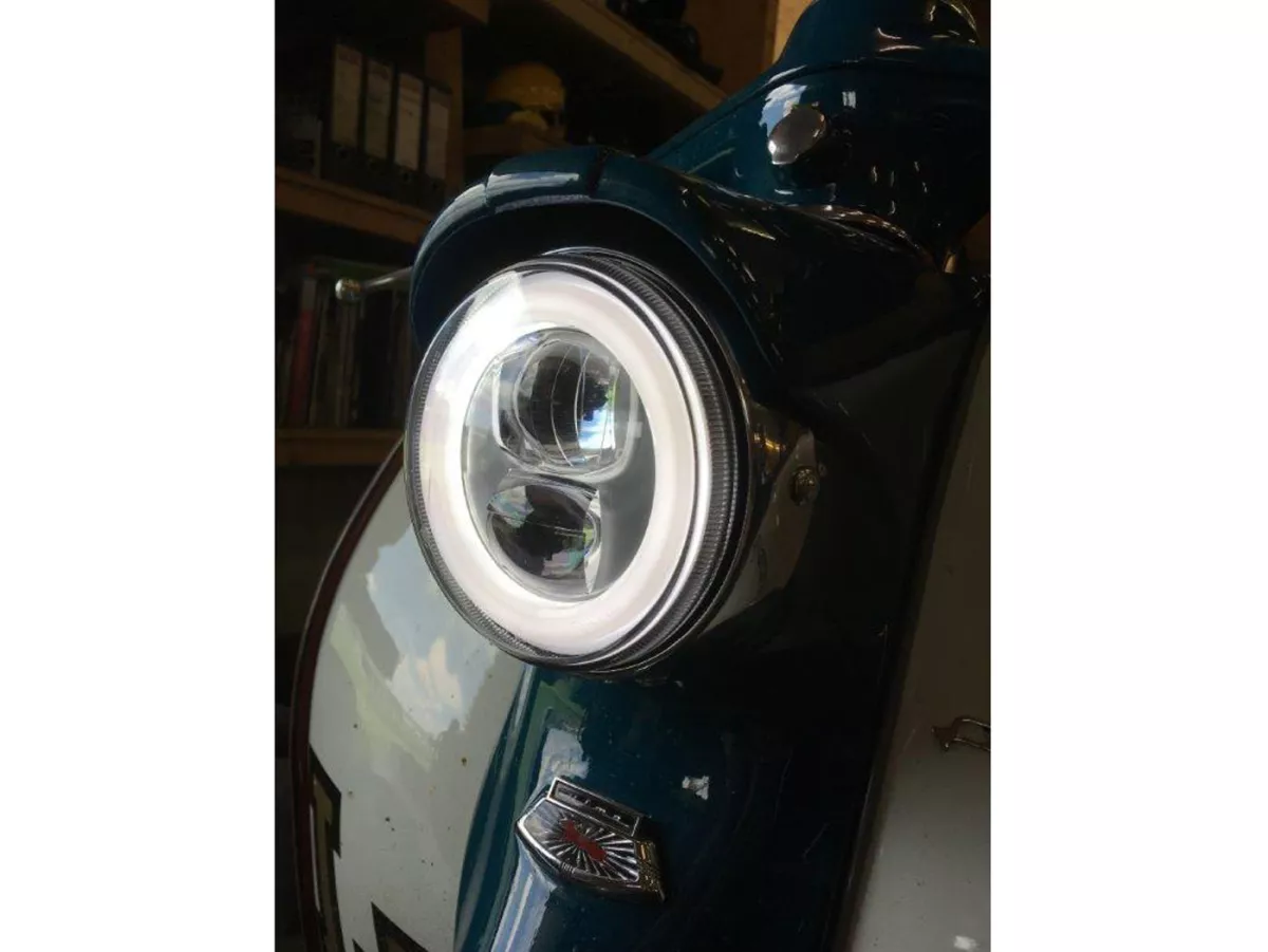 Faro delantero incl. marco de montaje -MOTO NOSTRA- LED HighPower - Ø=120mm - 12V DC - marcado E9 - para conversión de Lambretta LI (series 1-2)