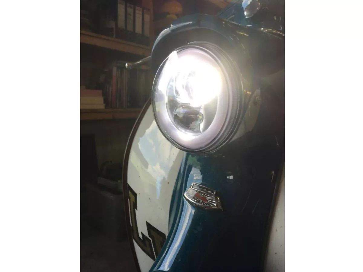 Faro delantero incl. marco de montaje -MOTO NOSTRA- LED HighPower - Ø=120mm - 12V DC - marcado E9 - para conversión de Lambretta LI (series 1-2)