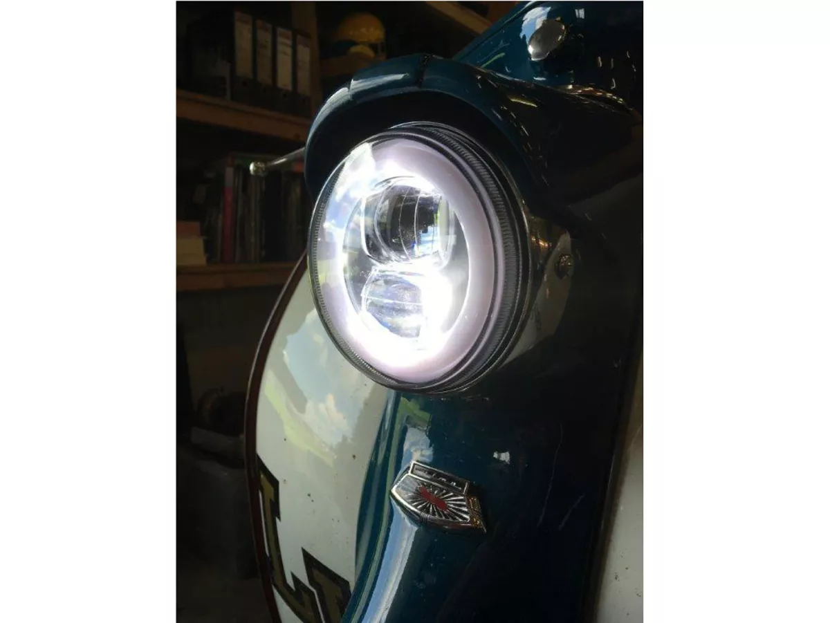 Faro delantero incl. marco de montaje -MOTO NOSTRA- LED HighPower - Ø=120mm - 12V DC - marcado E9 - para conversión de Lambretta LI (series 1-2)