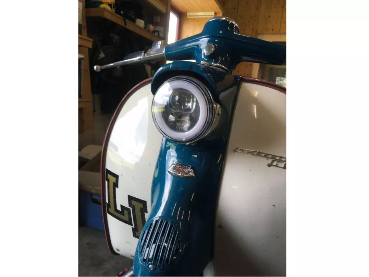 Faro delantero incl. marco de montaje -MOTO NOSTRA- LED HighPower - Ø=120mm - 12V DC - marcado E9 - para conversión de Lambretta LI (series 1-2)