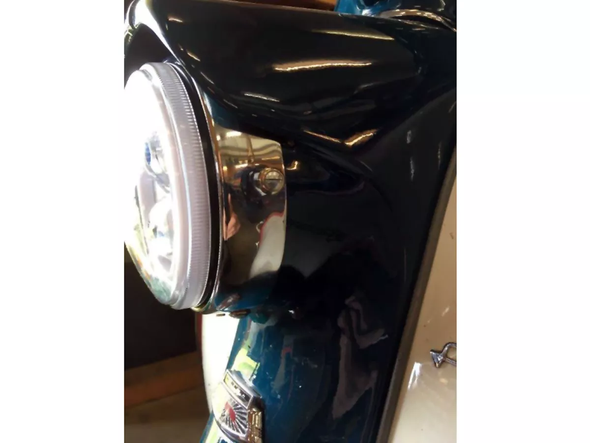 Faro delantero incl. marco de montaje -MOTO NOSTRA- LED HighPower - Ø=120mm - 12V DC - marcado E9 - para conversión de Lambretta LI (series 1-2)
