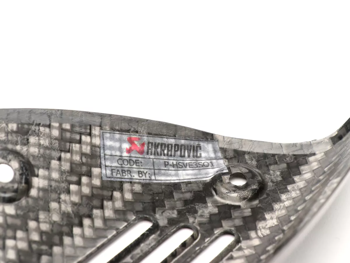 Heat shield for slip-on connection -AKRAPOVIC- for silencer Vespa GTV/GTS 125-300 (fits also HPE) - Carbon