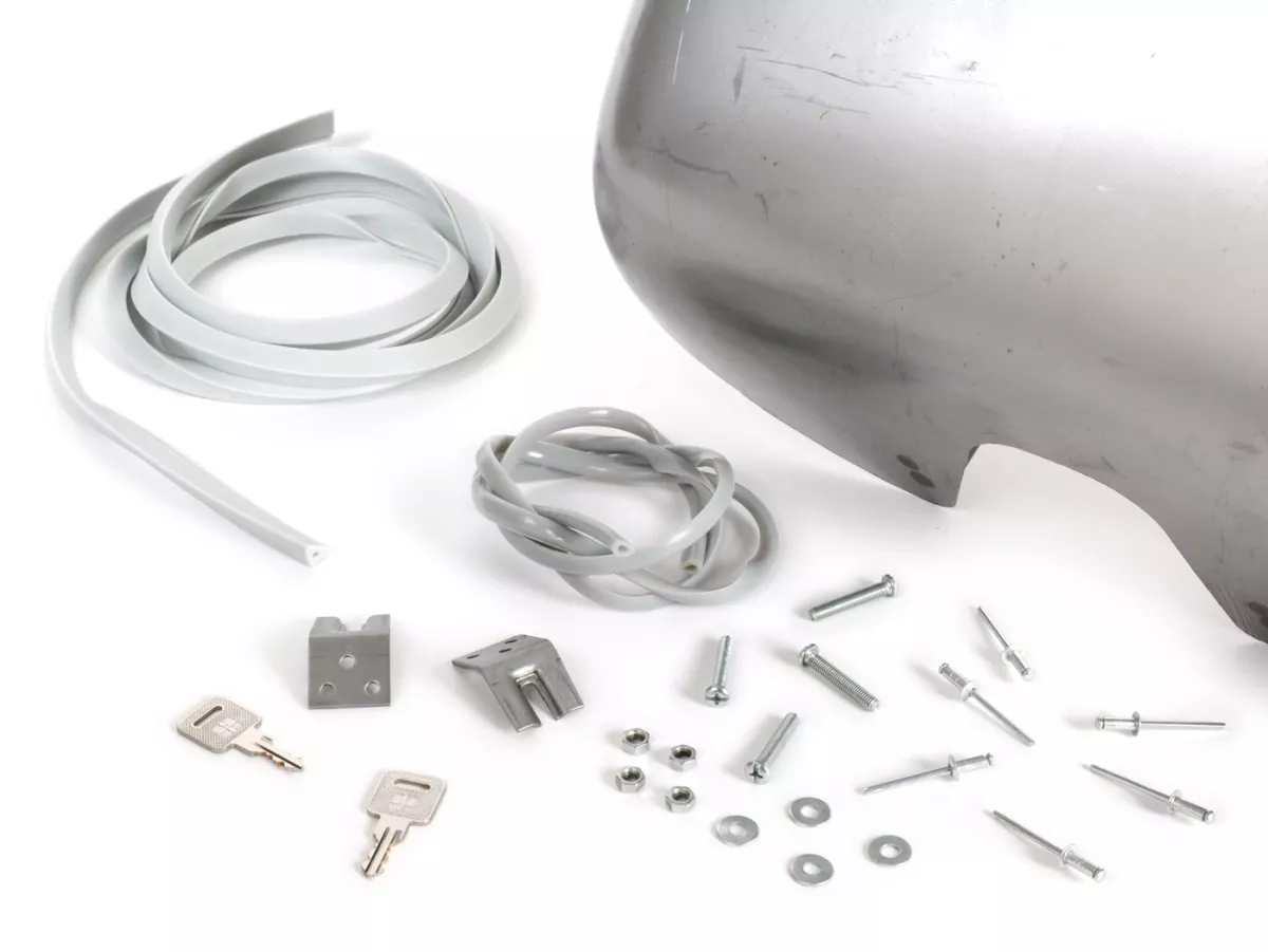Bagageutrymme -OEM KVALITET, oljad plåt- Vespa GS160 2° (VSB1T, 30201-55506, rund låstyp) - passar även för VSB1T, 55507- (fyrkantig låstyp)