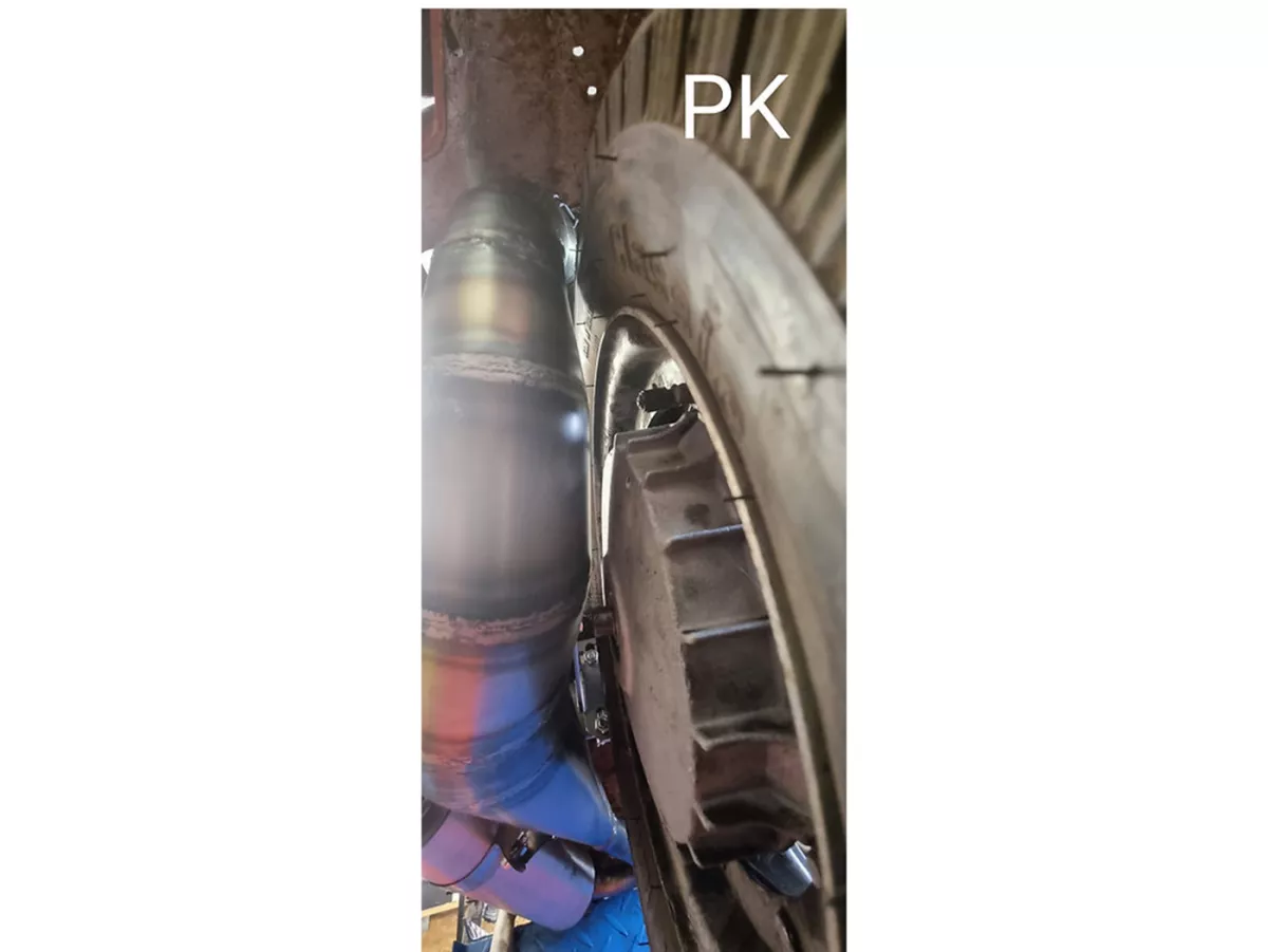 Avgasrör -EGIG PERFORMANCE Unisex 125-170cc, Ø=32mm (54-60mm dubbavstånd), bultad XXL bakre ljuddämpare (Ø70mm) - Vespa ET3, PV125 (även lämplig för fordon med bagageutrymme i vänster sidokåpa)