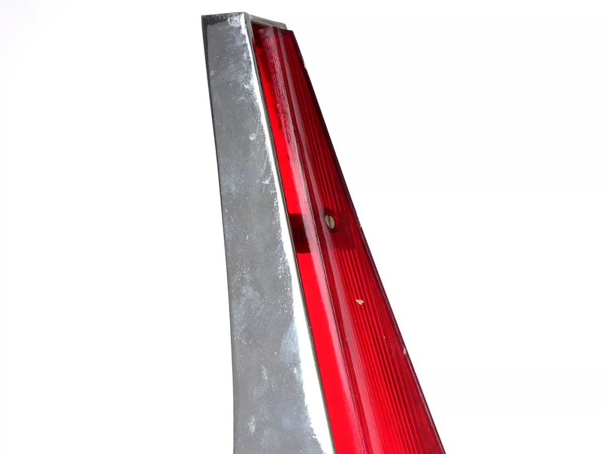 Cascade kåpa - Horngrill -ORIGINAL VIGANO (NOS) B-Quality- Vespa Wideframe/Largeframe GS150, GL150, VNA, VNB, VBA, VBB, Super, Sprint, Rally, GT, GTR - Röd/Röd - Krom