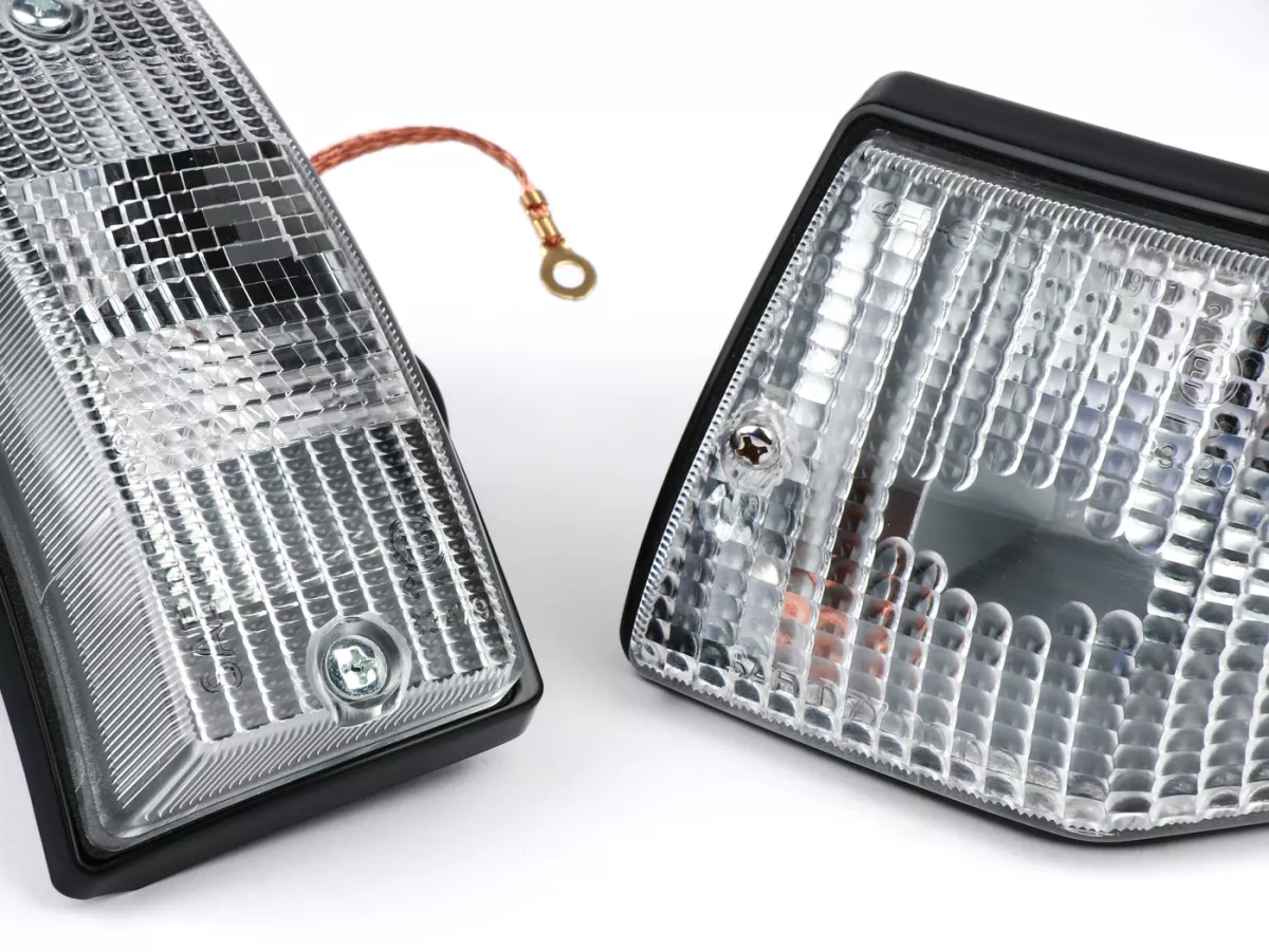 Set indicatori di direzione -SIEM- Vespa PX80, PX125, PX150, PX200, T5 125cc - Corpo nero - Lenti bianche
