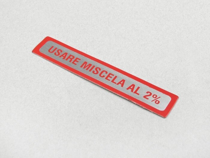 Sticker voor benzinedop -OEM KWALITEIT- Vespa Usare Miscela al 2% (1:50) - Rood