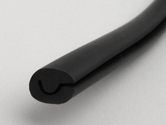 Legshield beading -OEM QUALITY- Vespa universal 1600mm - black
