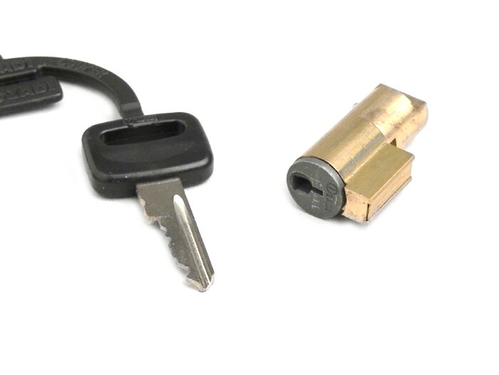 Stuurslot -OEM KWALITEIT 31x6mm- Vespa Rally180 (VSD1T), Rally200 (VSE1T), Sprint (VLB1T, tot nr. 077174), GL (VLA1T), GS160 (VSB1T, vanaf nr. 55507), SS180 (VSC1T),V50 N (V5A1T, tot nr. 236000), V90 (V9A1T), 50 SS/Super Sprint (V5SS1T), 90 SS/Super Sprin