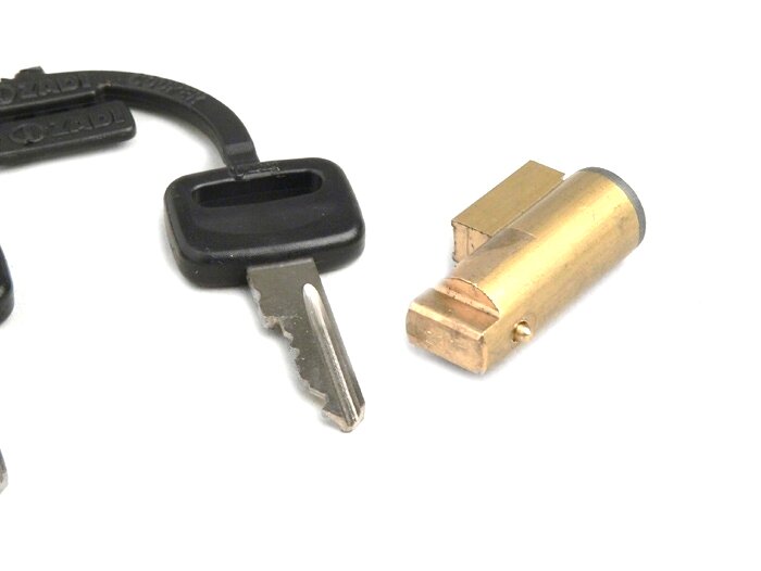 Stuurslot -OEM KWALITEIT 31x6mm- Vespa Rally180 (VSD1T), Rally200 (VSE1T), Sprint (VLB1T, tot nr. 077174), GL (VLA1T), GS160 (VSB1T, vanaf nr. 55507), SS180 (VSC1T),V50 N (V5A1T, tot nr. 236000), V90 (V9A1T), 50 SS/Super Sprint (V5SS1T), 90 SS/Super Sprin