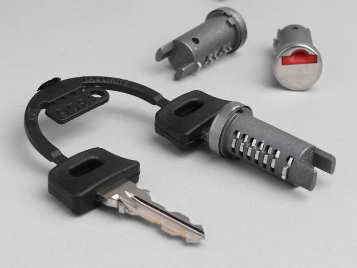 Lock cylinder set -OEM QUALITY- Vespa PX EFL (1984-), PK S-XL, T5 125cc, Cosa FL, Piaggio Storm, Free, NRG, NTT, Sfera, Sfera RST, SKR Quartz, Typhoon, Typhoon X, Typhoon XR, Zip (till 1999), Zip FR - 5-pieces