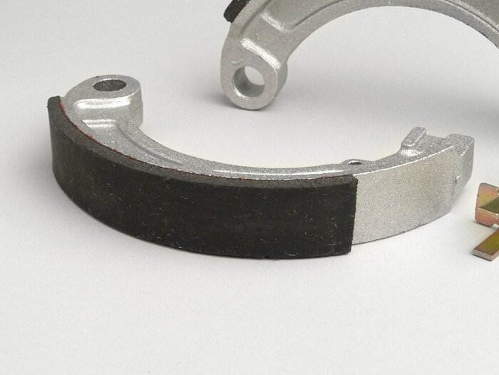 Brake shoes -VESPA Ø=135x20mm- VESPA V50 (r) - 9 inch