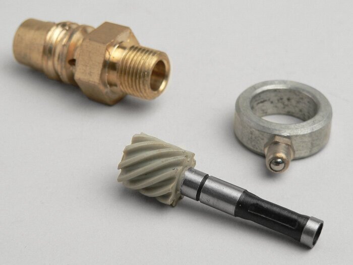 Snelheidsmeter worm set -IMPORT- Vespa 9 tanden, l=44mm, 2.0mm vierkant (gebruikt in GL VLA1T (tot nr. 077398), GS150 / GS3)