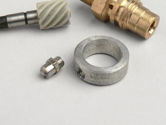 Snelheidsmeter worm set -IMPORT- Vespa 9 tanden, l=44mm, 2.0mm vierkant (gebruikt in GL VLA1T (tot nr. 077398), GS150 / GS3)