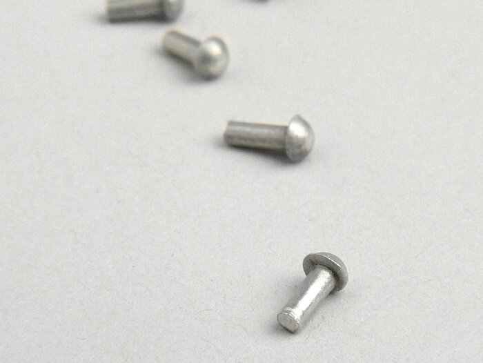 Set di rivetti Ø=1,7x4mm -VESPA- per scritte su scudo gamba - 10 pezzi