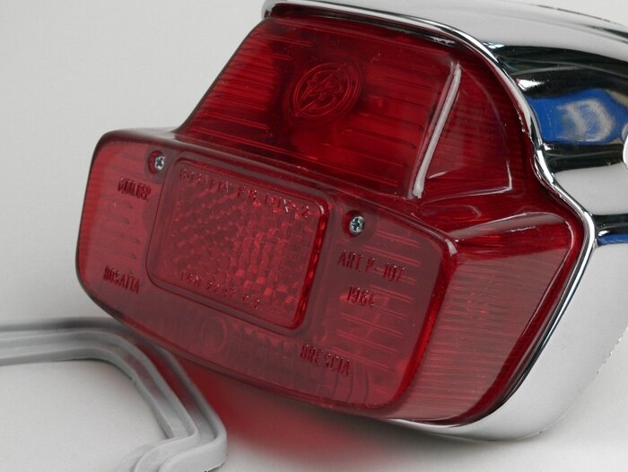 Lampu belakang -BOSATTA Vespa Antique- Vespa 125 VNB (VNB6T), GL (VLA1T), Sprint (VLB1T hingga no. 025478), SS180 (VSC1T hingga no. 0018000) - Plastik besar - Krom / Merah