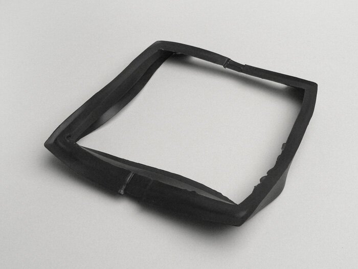 Achterlicht rubber (afdichting naar frame) -OEM KWALITEIT- Vespa PX oud (-1984)