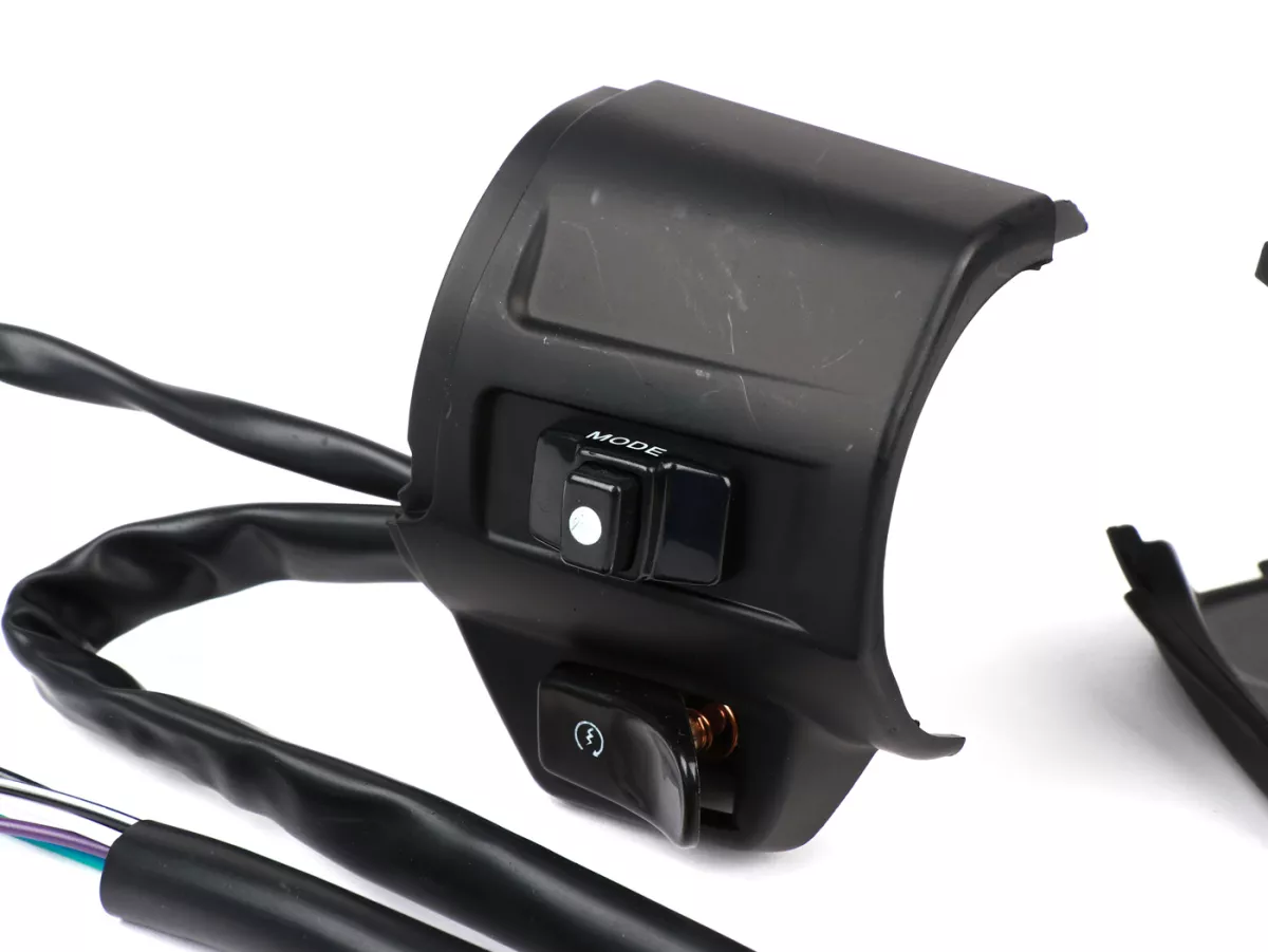 Ganti unit ke kanan -DMP- VESPA Primavera 50 2T/4T, Sprint 50 2T/4T - termasuk sampul depan - matt hitam