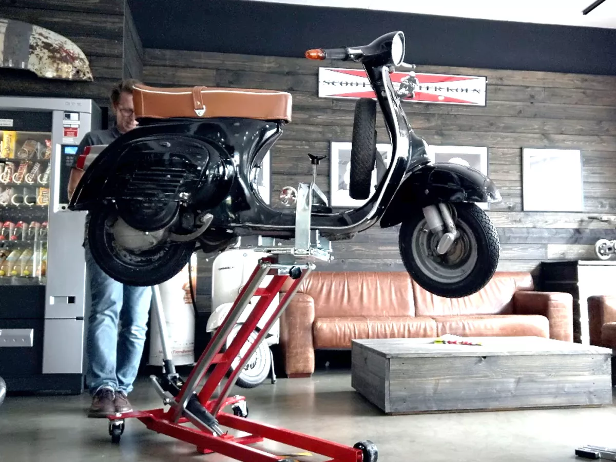 Scooter lift -FA ITALIA Vespa- Vespa Smallframe, Largeframe, Wideframe 50-200cc - 360° turnable, up to 350kg load, lift area 25-100cm