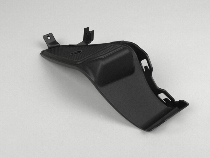 Panel bagian dalam pelindung kaki kiri bawah depan -GILERA- Runner (dari tahun 2006) (ZAPC461, ZAPC462, ZAPM461, ZAPM462, ZAPM463, ZAPM464) - Hitam