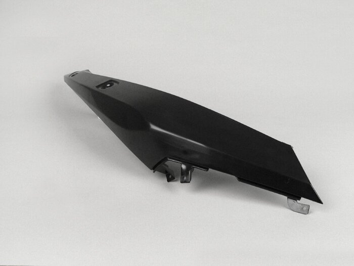 Panel samping belakang kanan atas -GILERA- Runner (dari tahun 2006) (ZAPC461, ZAPC462, ZAPM461, ZAPM462, ZAPM463, ZAPM464)
