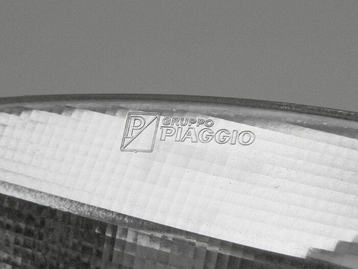 Richtingaanwijzer -GILERA- Runner 50 RST (vanaf 2006), Runner 125 VX, Runner 200 VXR - wit - rechtsvoor