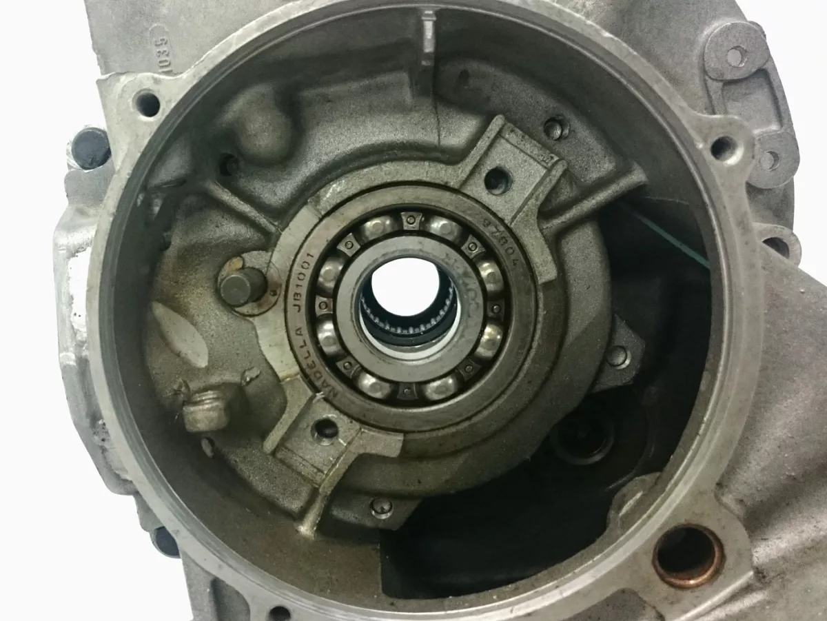 Seegerring - Lagersätes reparationssats kullager drivsida -TD-Customs- Vespa PX - för att skruva på