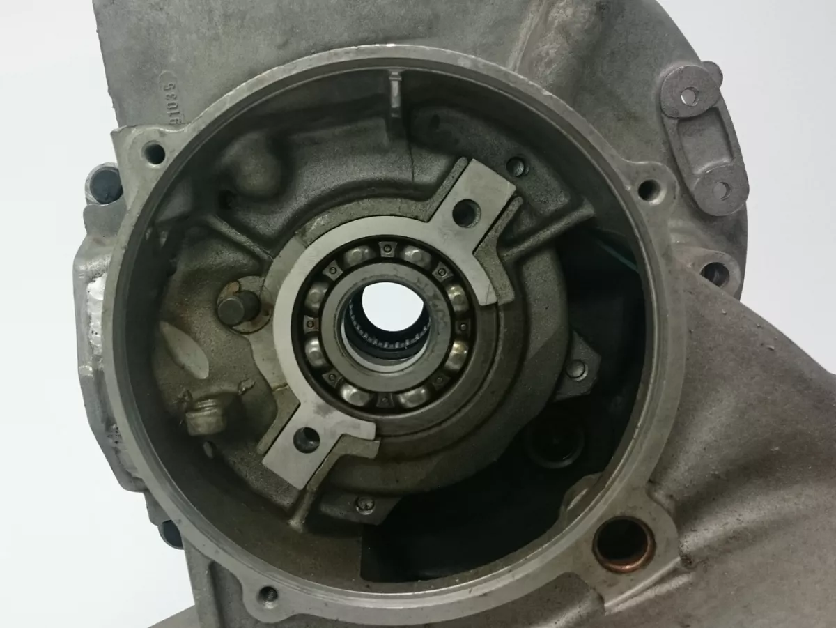 Seegerring - Lagersätes reparationssats kullager drivsida -TD-Customs- Vespa PX - för att skruva på