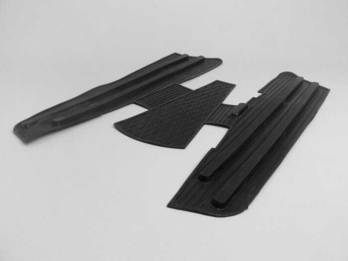 Alfombrilla - CALIDAD OEM - Vespa Rally180 (VSD1T), Rally200 (VSE1T), Sprint150 (VLB1T), TS125 (VNL3T), GT125 (VNL2T), GTR125 (VNL2T), SS180 (VSC1T), GS160 / GS4 (VSB1T), Super, VNA, VNB, VBA, VBB - Negro