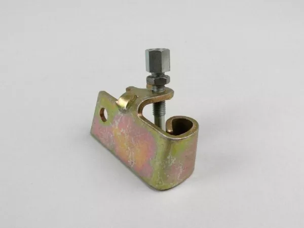 Hållplatta för broms-/kopplingskabel på motor -OEM KVALITET- Vespa PK50 XL2 (från nr V5X3T 185558), PK50 XL2 Elestart (från nr V5X3T 3009420), PK125 XL2 (från nr VMX6T 53527)