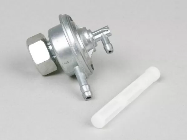 Grifo gasolina -CALIDAD OEM- GY6 (4 tiempos) 50-150 ccm (139QMA, 139QMB, 152QMI, 157QMJ) - M16