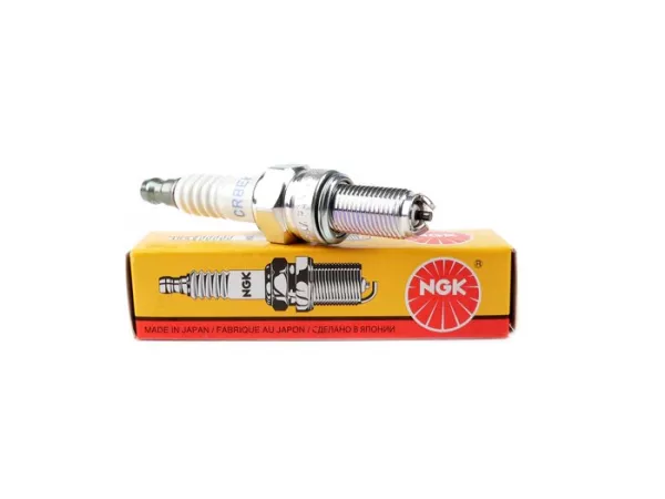Bougie -NGK CR EKB- CR8EKB - Vespa GTS 300 (ZAPM45200, ZAPM45202, ZAPMA3300), Vespa GTS Super 125 (ZAPM45300, ZAPM45301), Vespa GTS Super 300 (ZAPM45200, ZAPM45202, ZAPMA3300), Vespa GTS Super Sport 125 (ZAPM45300), Vespa GTS Super Sport 300 (ZAPM45200),