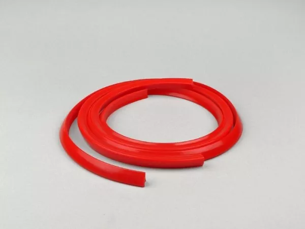 Set karet kap mesin samping -KUALITAS OEM- Vespa Sprint150 (VLB1T), Super, GT125 (VNL2T), GTR125 (VNL2T), GL150 (VLA1T), GS160 / GS4 (VSB1T), SS180 (VSC1T) - 1.65m + 1.20m - Merah