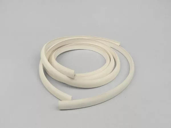 Seitenhaubengummi Set -OEM QUALITÄT- Vespa Sprint150 (VLB1T), Super, GT125 (VNL2T), GTR125 (VNL2T), GL150 (VLA1T), GS160 / GS4 (VSB1T), SS180 (VSC1T) - 1,65m + 1,20m - Weiss