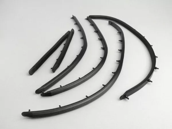 Loopvlakstrip set -OEM KWALITEIT, breedte=15mm- Vespa V50, V50N (1964-, V5A1T 36000-), V50R (1969-) - rubber (zonder aluminium strips)