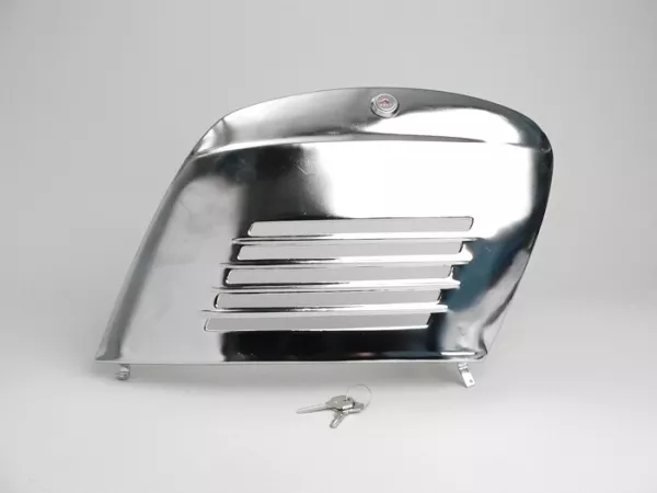 Side panel rhs -OEM QUALITY- Vespa V50 (V5A1T since No 92877), V50 S (V5SA1T since No 15325), V90 (since No 22234), SS50, SS90, PV125, ET3 - Chrome with lock