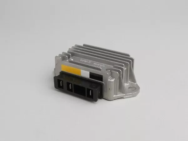 Regulador de tensión -3 patillas 12V (G-G masa)- Vespa PX (a partir de 1984), T5 125cc, PK XL, V50 (sistema de intermitentes de 4 vías), Lambretta (e-encendido)