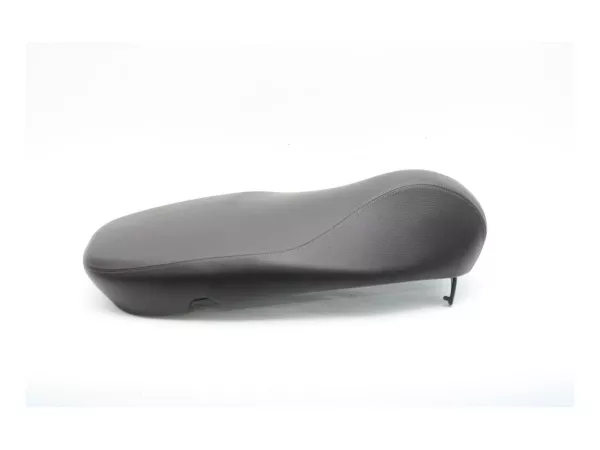 Zitbank -PIAGGIO, dubbele zitbank, donkerbruin- Vespa Primavera 125 (ZAPMA1100, ZAPMA1101, ZAPMD1100), Vespa Primavera 150 (ZAPMA1200, ZAPMA1201, ZAPMD120), Vespa Primavera 50 (ZAPCA0200)