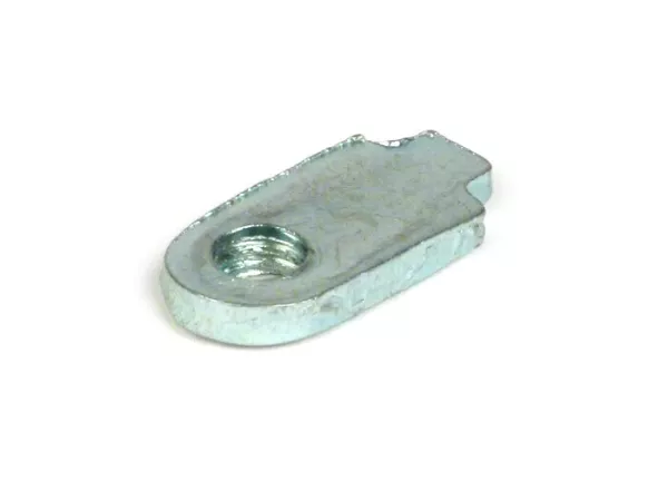 Pelat penahan untuk kabel rem belakang -PIAGGIO- Vespa ET2 50 (ZAPC12000), Vespa ET4 50 50 (ZAPC26000, ZAPC26100), Vespa LX 50 (ZAPC38101, ZAPC38104, ZAPC38300, ZAPC38400, ZAPC38700, ZAPC38900), Vespa LXV 50 (ZAPC38102, ZAPC38902), Vespa Primavera 50 (ZAP