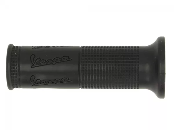 Pegangan karet kiri (dengan tulisan Vespa) -PIAGGIO- Vespa Primavera 125 (ZAPM81100, ZAPM81101, ZAPMA1100, RP8M82500, RP8M82821, RP8M82100, RP8M82310, ZAPMA1101, ZAPMD1100), Vespa Primavera 150 (ZAPM81200, ZAPMA1200, ZAPM81201, ZAPMA1201, ZAPMD120), Vespa