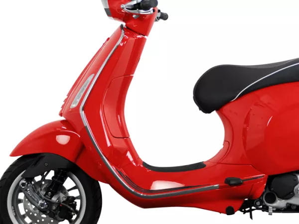 Pelindung kaki pelindung tepi kiri -PIAGGIO, chrome- Vespa Primavera 125 (ZAPM81100, ZAPM81101, ZAPMA1100, RP8M82500, RP8M82821, RP8M82100, RP8M82310, ZAPMA1101, ZAPMD1100), Vespa Primavera 150 (ZAPM81200, ZAPMA1200, ZAPM81201, ZAPMA1201, ZAPMD120), Vespa